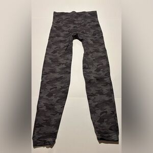 SPANX Camo Print Leggings Grey/Black size Large